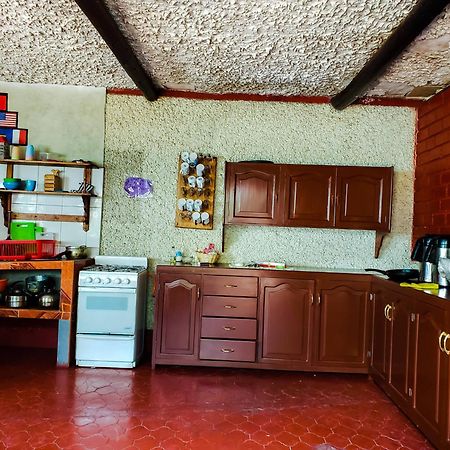 Хостел Huaraz Colonial Екстер'єр фото