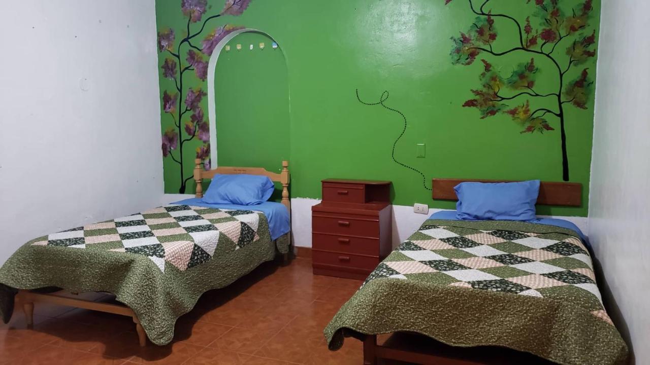 Хостел Huaraz Colonial Екстер'єр фото