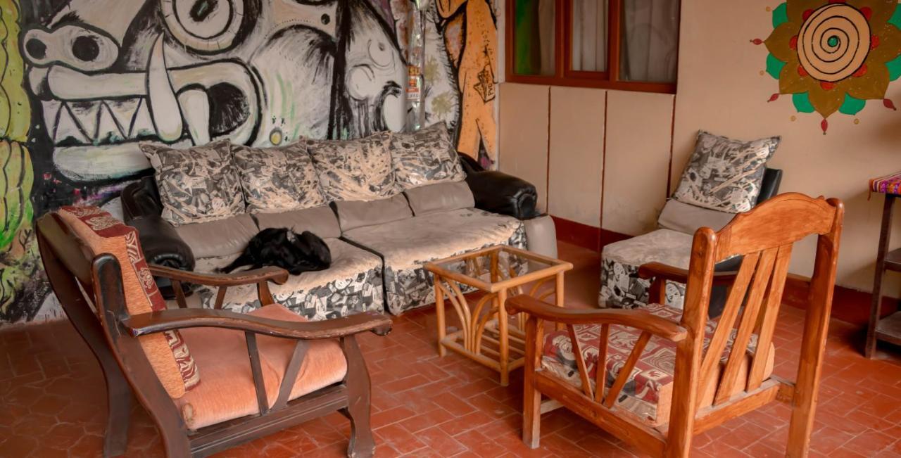 Хостел Huaraz Colonial Екстер'єр фото